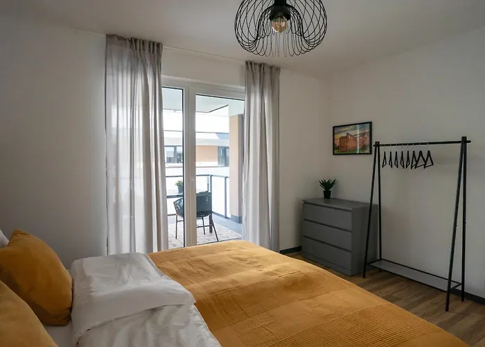 Reitz - Apartment I Zentrale Lage I Stellplatz I 55Qm I 2 Zimmer I Kueche I Bad I Terrasse