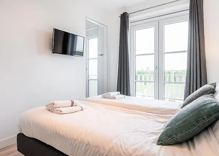 3 Bedroom Luxurious Apartment In Kamperland