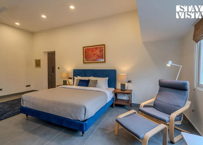 The Lakeshore By Stayvista - 3Bhk Lake-View Villa With Garden