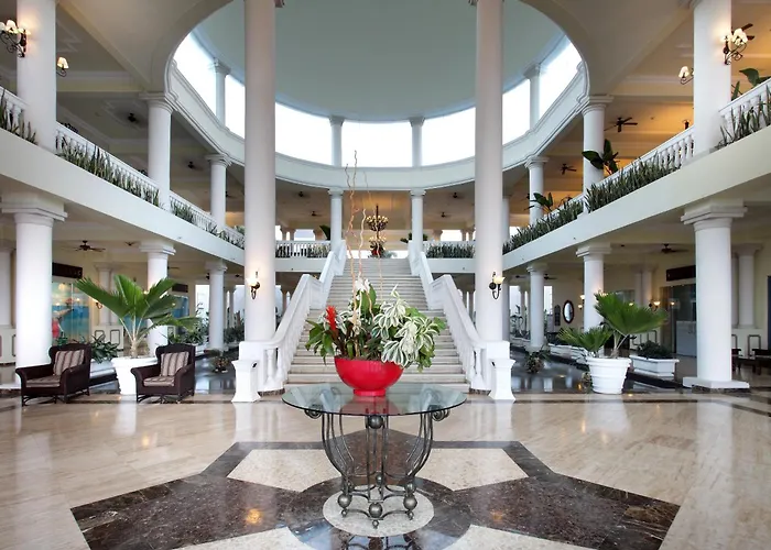 The Signature Level At Grand Palladium Lady Hamilton Resort & Spa