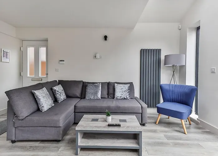 Spacious, Modern 2 Bed Apartment With Ensuites