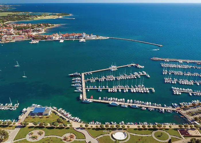 3 Bedroom Beach Front Home In Savudrija