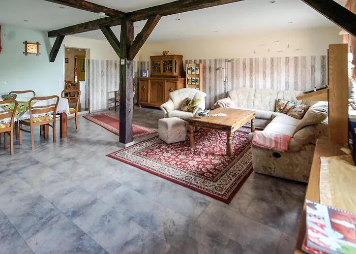 Nice Apartment In Luegde With Wifi