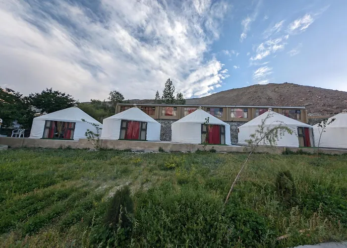 Apex Hotels And Resorts Hussaini