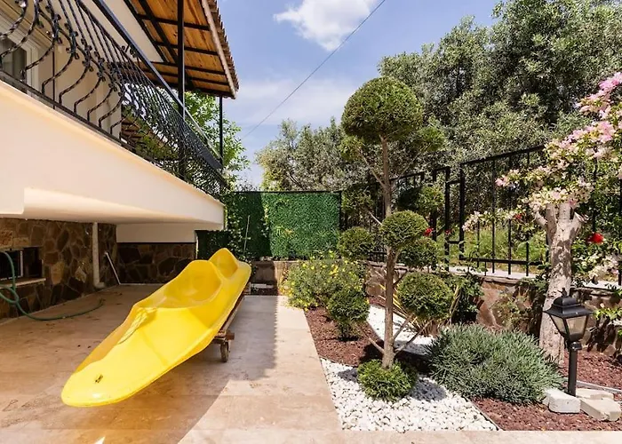 Villa With Garden In Urla, Torasan