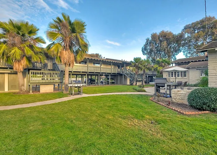 90 Walk Score - Steps To Beach & Dining - Reserved Parking