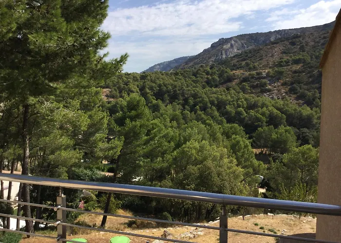 Pretty Gite With Pool In Cavaillon, Beautiful View On The Luberon Mountains, 4 People.