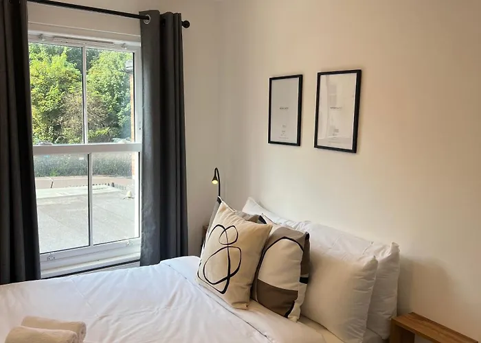 Central Chic 3 Bed, Great Location