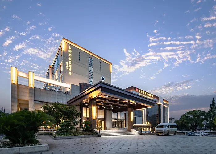 Shanghai Luan Garden Hotel-Complimentary Shuttle Service Between Shanghai Pu D Ong Airport And Disneyland