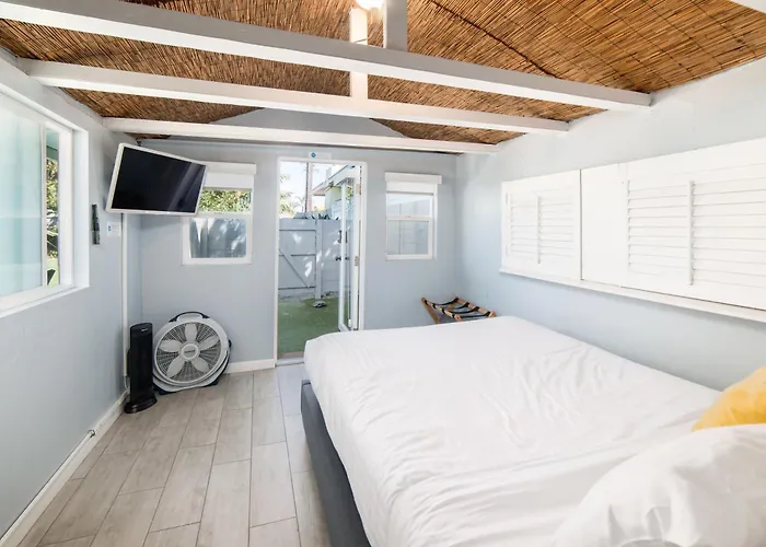 Pacific Bungalow In Oceanside With Backyard & Tiny House