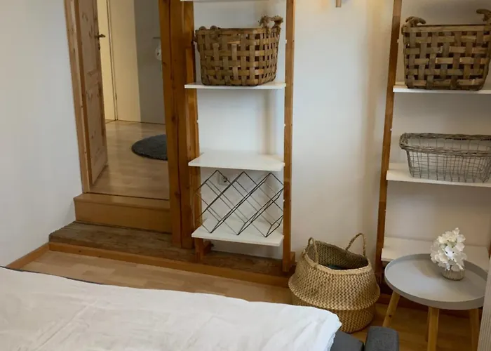 Zentrale Altbauwohnung Mit Flair