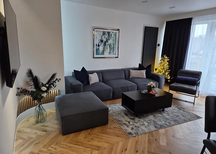 Newly Renovated Flat With Parking Space