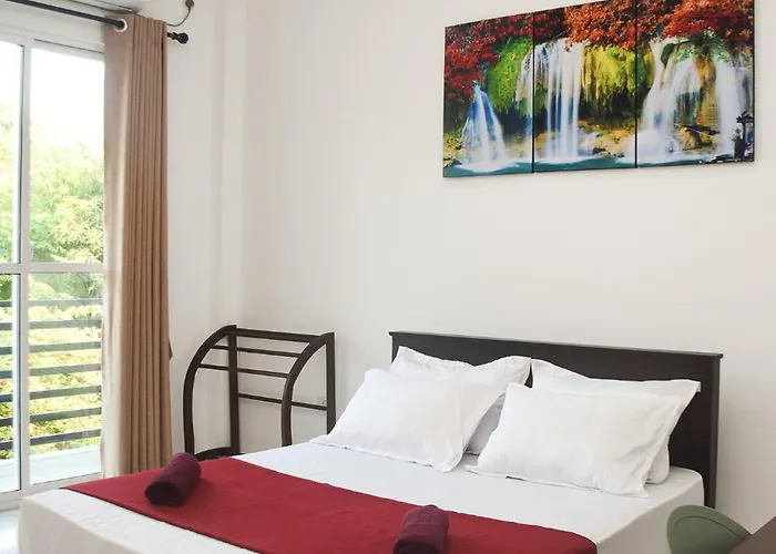 Solid Hotel Boralasgamuwa