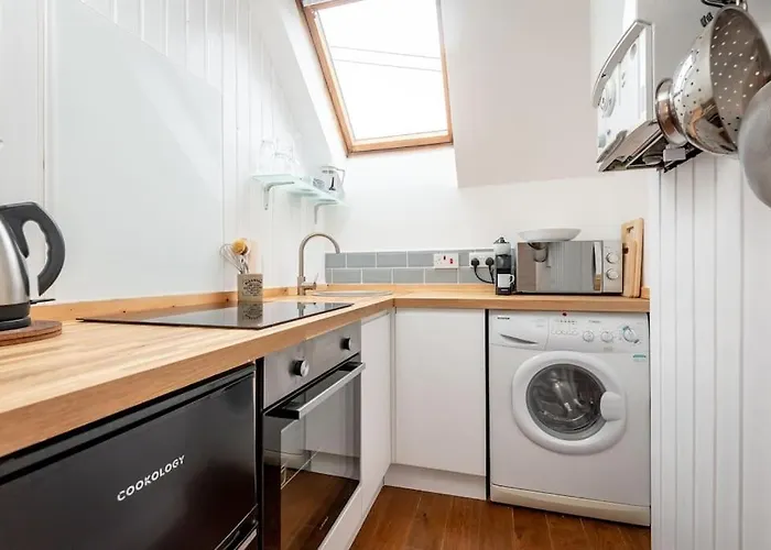 Weeloft - St Andrews Studio Apartment