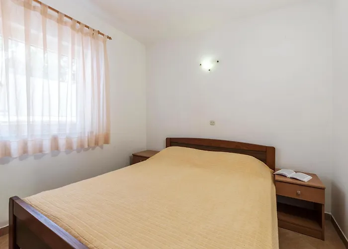Lovely Apartment In Banjole With Wifi