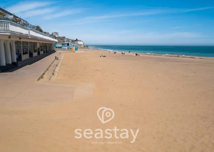 Sail Penthouse - Beach & Parking