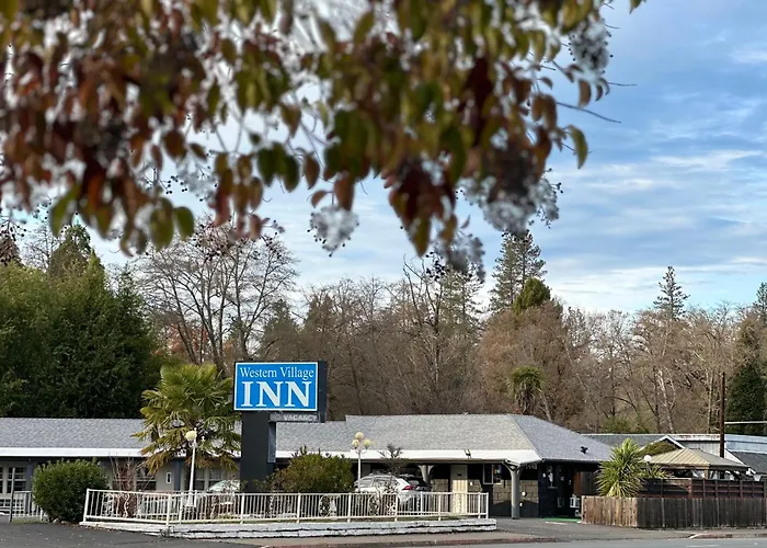 Western Village Inn-Newly Renovated Willits
