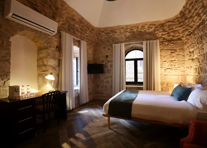 Petrakis Inn