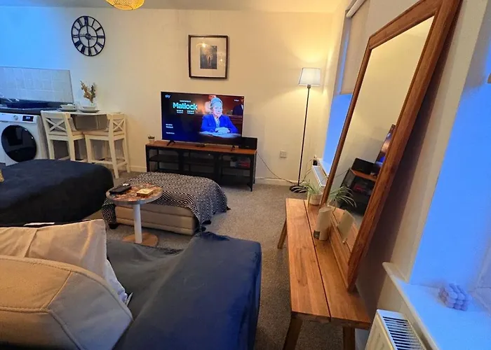2 Bedroom 2 Bathroom Ground Floor Apartment In Central Location