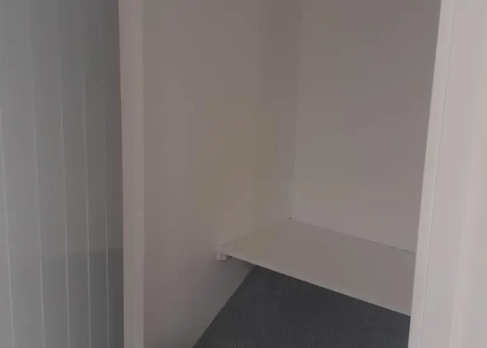 Gatwick Guest House - Short & Long Stay, Airport Parking, Airport Shuttle, Early & Late Check In