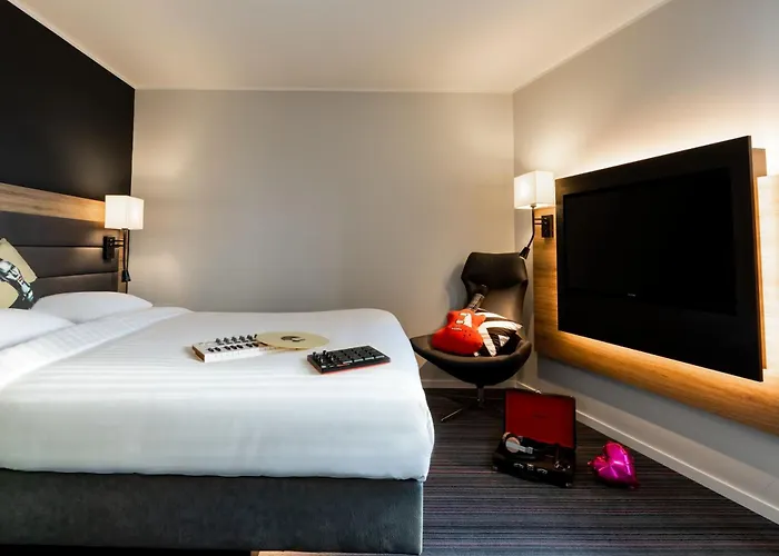 Moxy Glasgow Sec