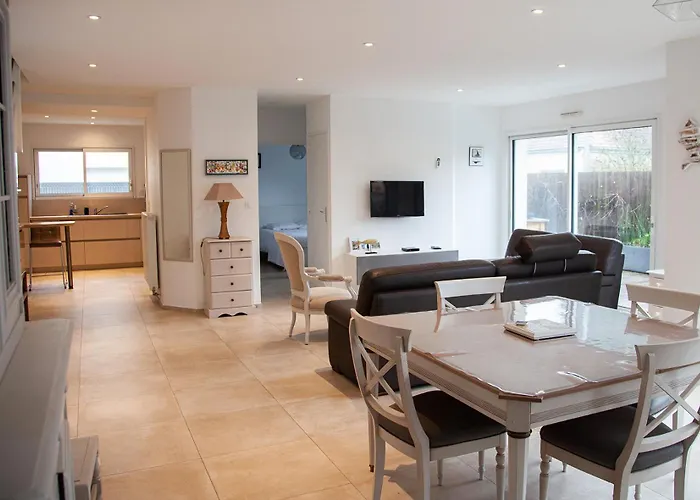 Maison Proche Plage, Centre Ville 6-8Personnes , Parking