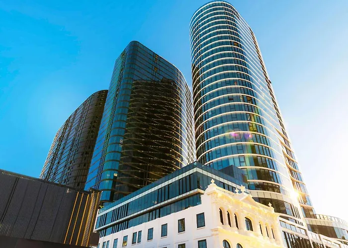 Luxury 2Br Fv Peppers Pool Parking Balcony Near Rbwh & Cbd