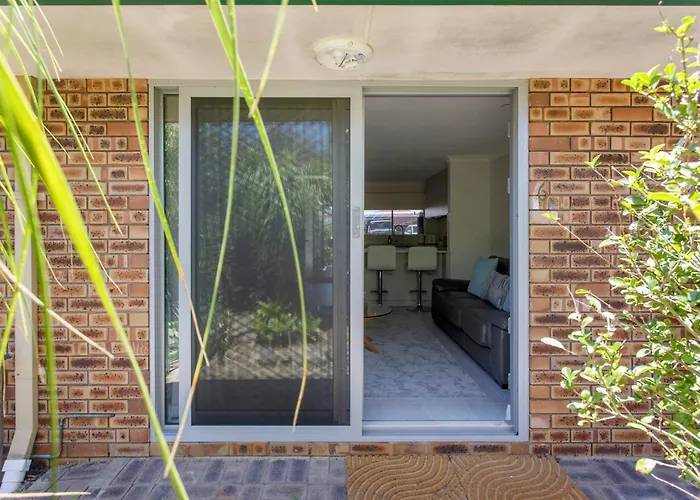 Maylands Riverside City Retreat