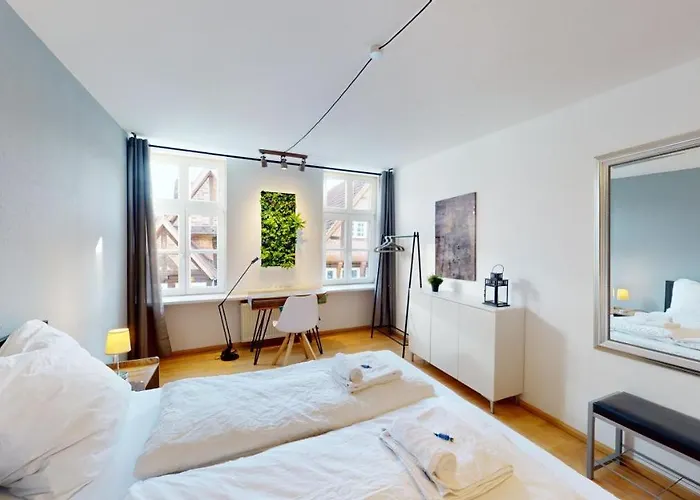 2 Zimmer, Beamer, Disneyplus Mitten In Der Altstadt