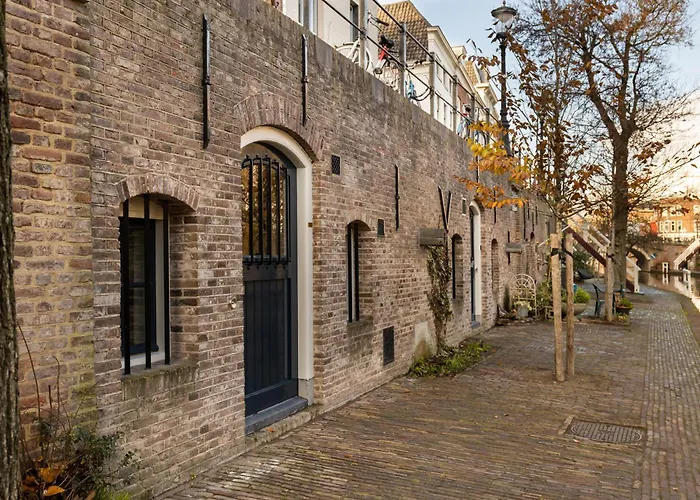 4P Unique Canal Apartment A Location In Utrecht