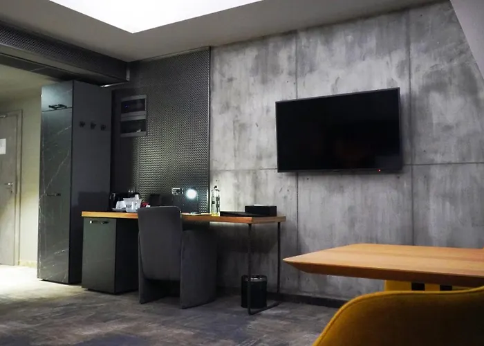 Aniroc Signature Hotel