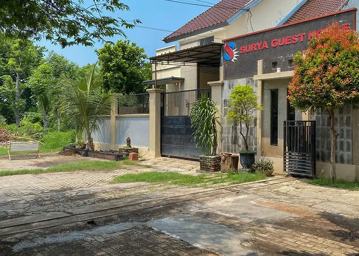 Urbanview Surya Guest House Probolinggo