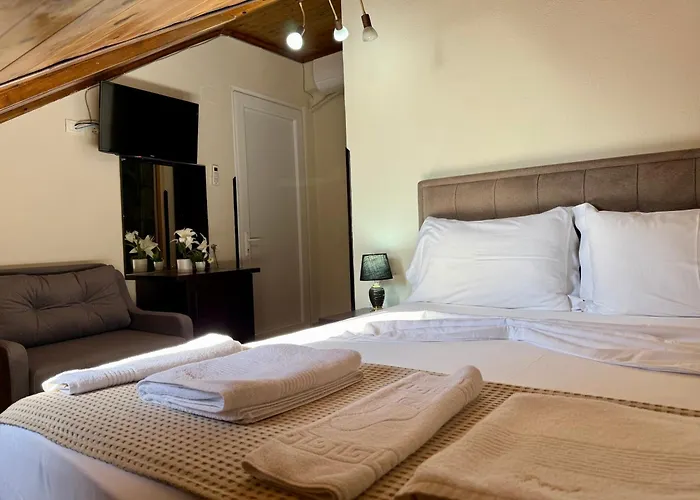--Hotel Deal-- Rooms With Castle View