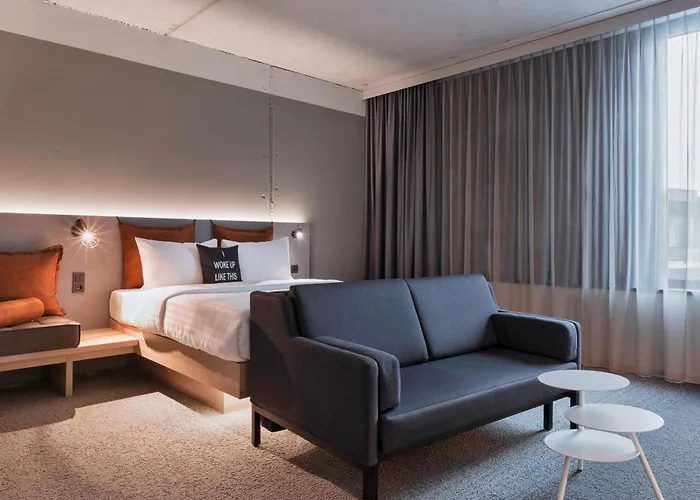 Moxy Frankfurt City Center