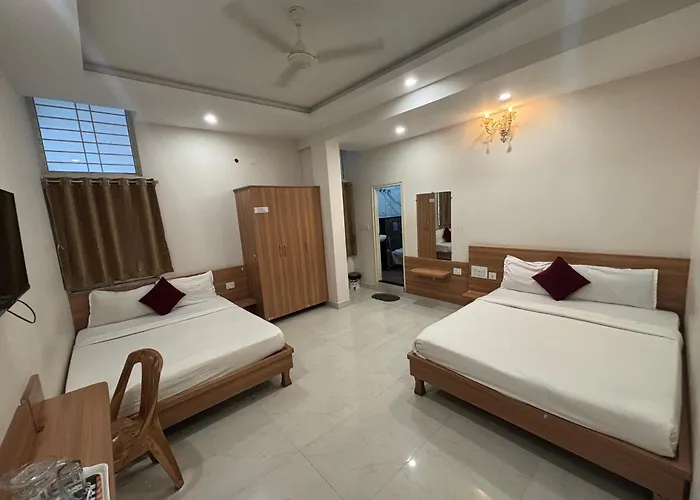 Seema Palace Inn 1 Km From Railwaystaion