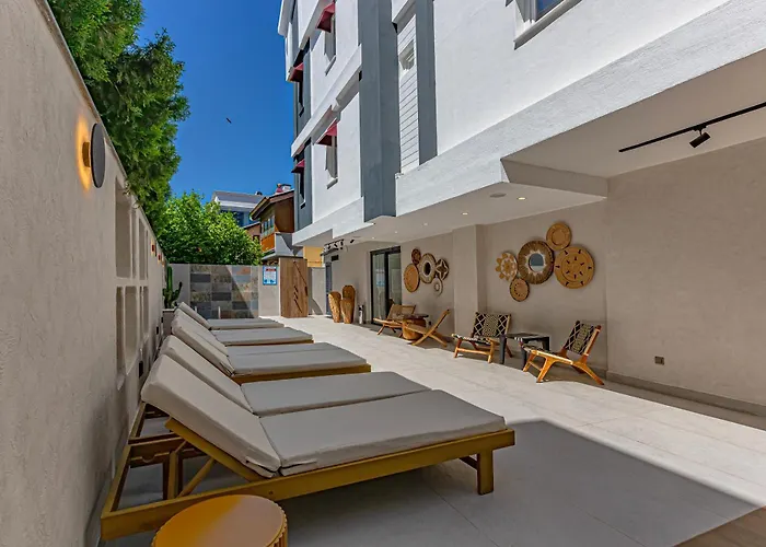 Dulcet Hotel