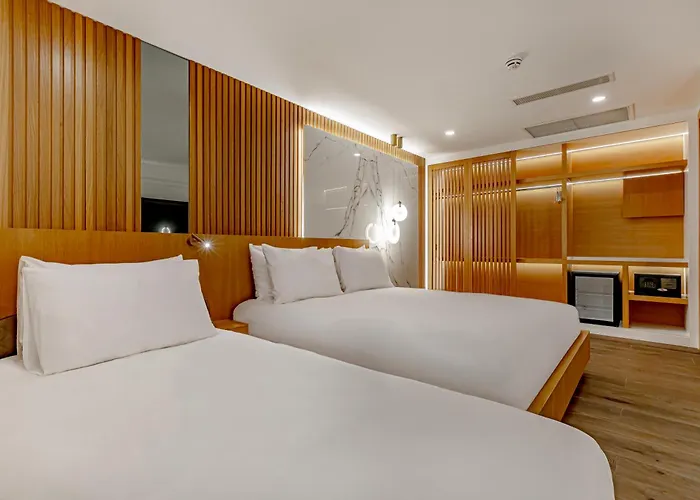 Dulcet Hotel