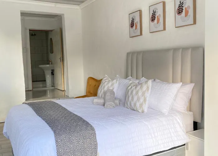 Cozy Corner Hotel East London