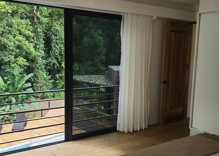 Hotel Evasion