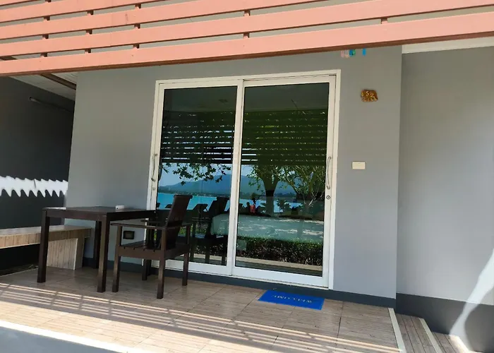 Maenam Villa Hotel