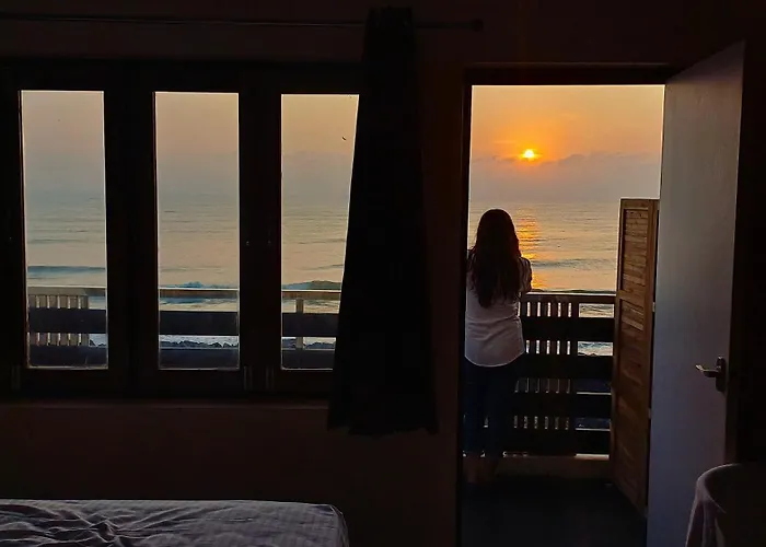 Divine Beach Inn - The Sea Shore Hotel
