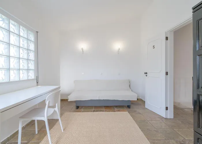 5 Bedroom Beach House In Luz, Lagos
