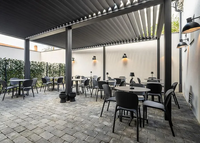 Urban Hotel