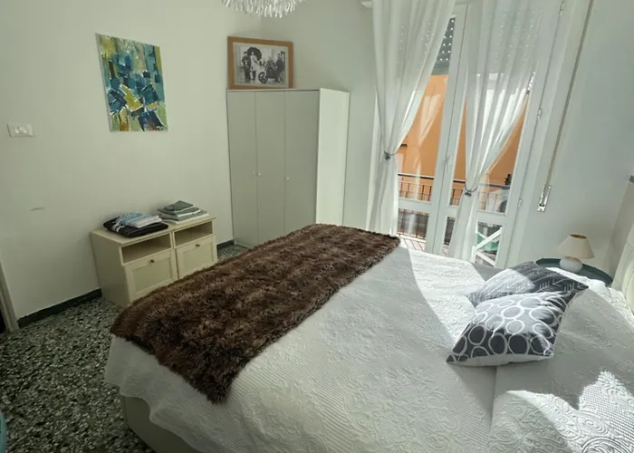 2-Bedroom Sunny Sea View With Balcony, La Casa Di Christine