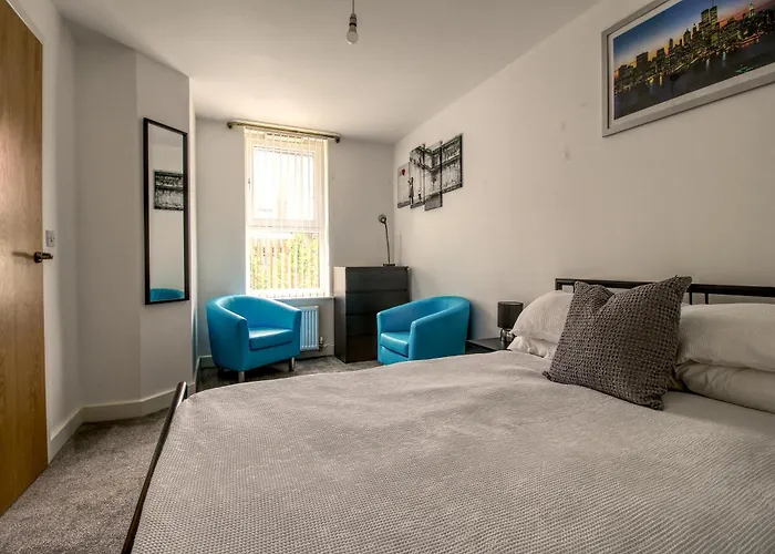 Beautiful 2 Bed House, Central Spot With Free Parking