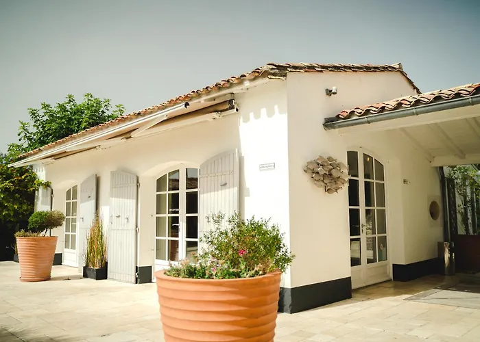 Le Clos Saint-Martin Hotel & Spa