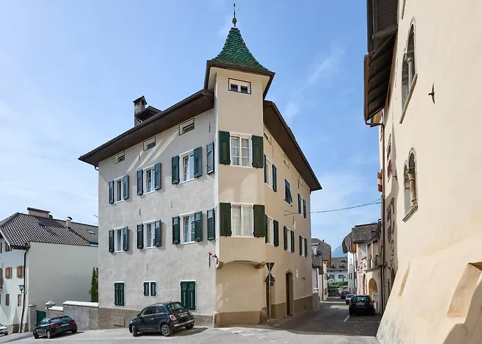Villa Donata - Luxuriöses&großzügiges Apartment im Herzen von Kaltern, mit Innenhof, kostenlosem Parkplatz direkt am Haus