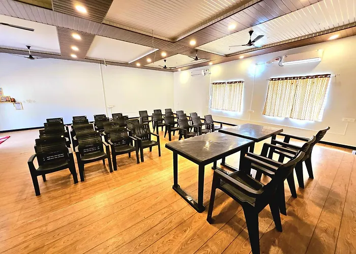 Hampi Leo Dreams Resort