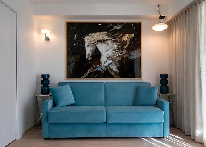 Residence Hoteliere Chambord Au Coeur De Menton - Entierement Renovee