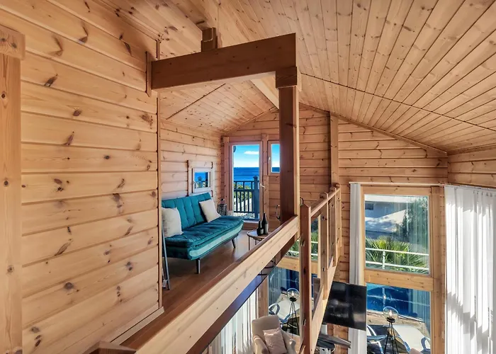 Recien Renovada! Exclusiva Villa De Madera Con Piscina Y Vistas Al Mar
